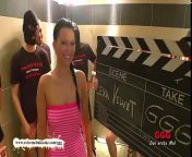 Одна на целую толпу незнакомцев